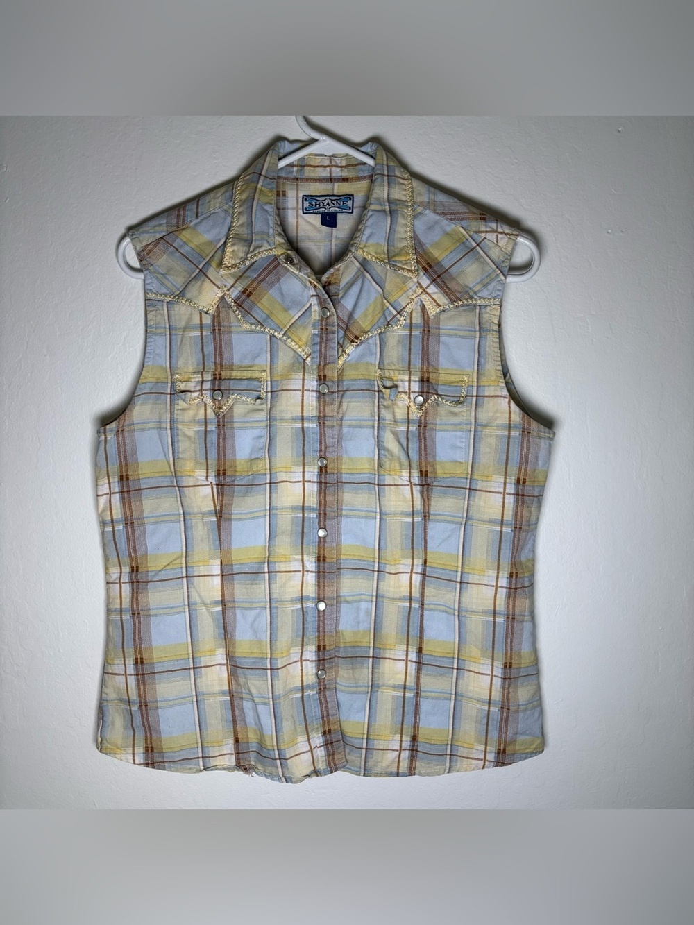 Shyanne Women's Western Shirt with Snap Buttons. Size Large